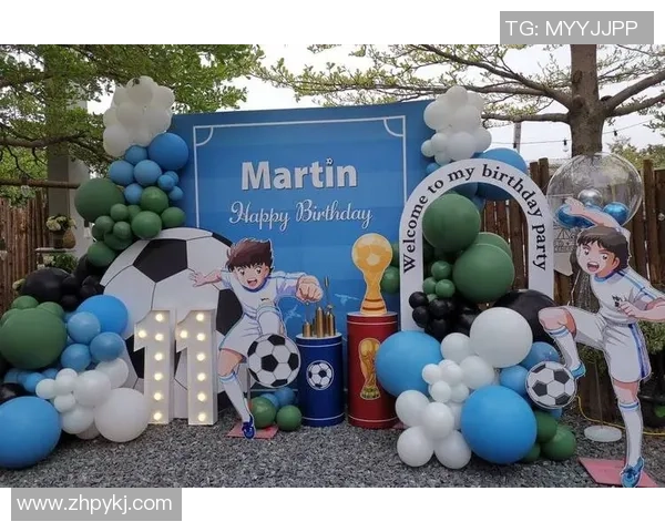 创意足球球星造型蛋糕惊艳亮相为生日派对增添无限精彩氛围