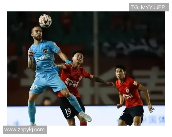 因不满判罚怒袭裁判 足球场上打裁判的球星背后真相揭秘