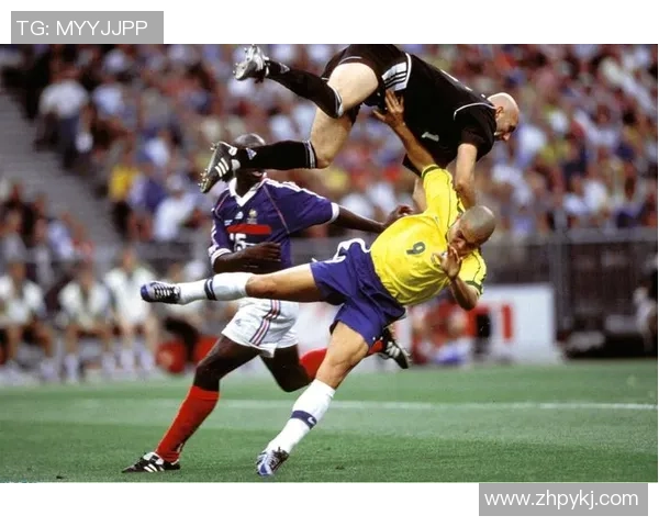 足球巨星射门绝技全景揭秘从爆射到弧线尽显力量与艺术 足球巨星射门绝技全景揭秘从爆射到弧线尽显力量与艺术