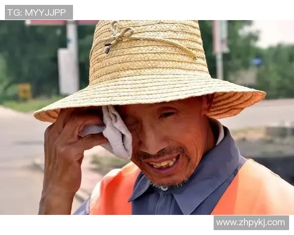 足球巨星街头偶遇穷人伸出援手温情一幕感动无数人