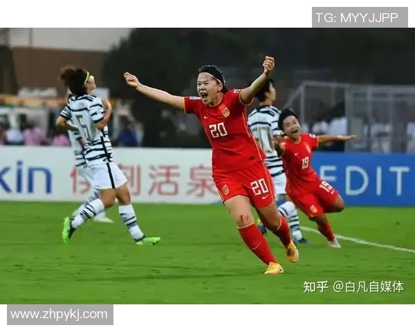 足球明星涂指甲油引发关注 网友热议其突破传统的个性展示