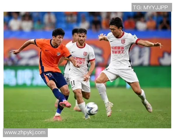 足球明星精准起球技艺展现赛场魅力引领团队攻防核心力量