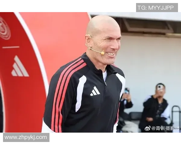 齐达内：从天才少年到足坛传奇的荣耀与奋斗之路
